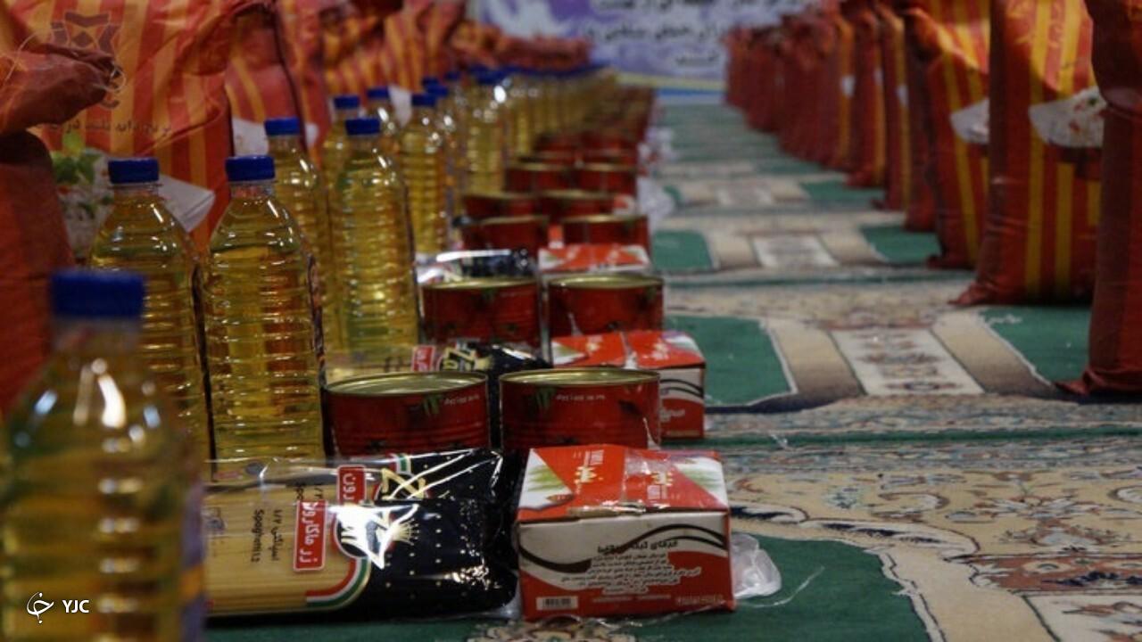 نیکوکار میاندوآبی ۸۰ بسته معیشتی به نیازمندان اهدا کرد