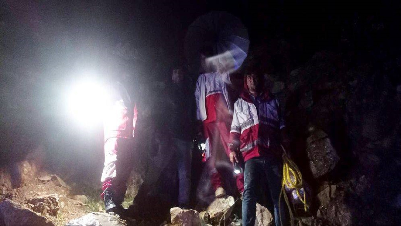 نجات ۲ کوهنورد گرفتار شده در ارتفاعات بخش سرفاریاب