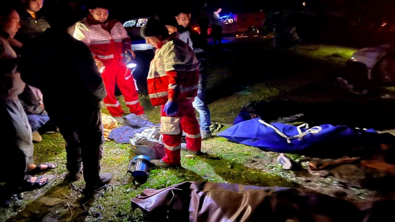 ۵ کشته و مصدوم در تصادف دو خودرو در گنبدکاووس