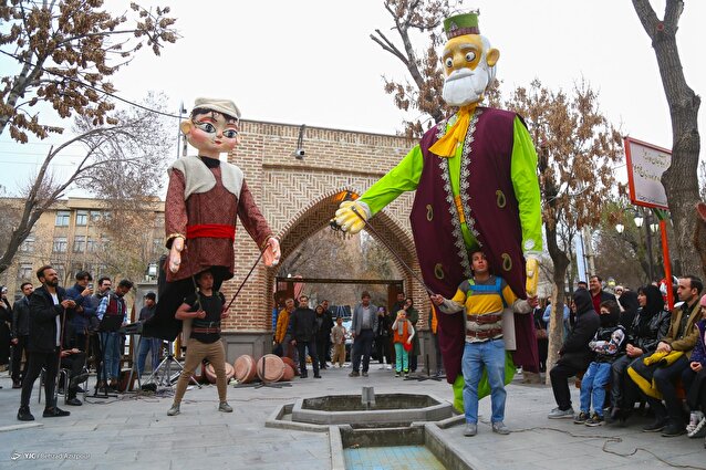 شادی‌ آفرینی عروسک های غول پیکر در تبریز