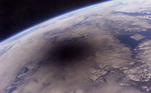 تصویری از خورشید گرفتگی از فضا