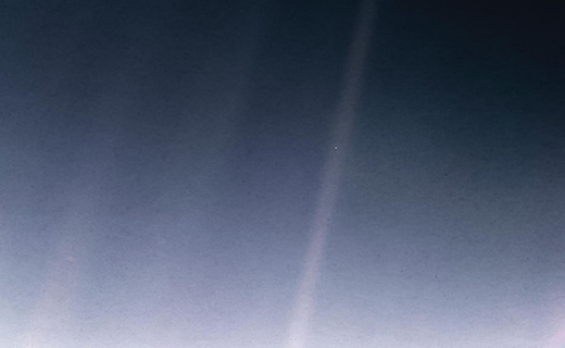 تصویر وویجر ۱ از نقطه آبی کم‌رنگ