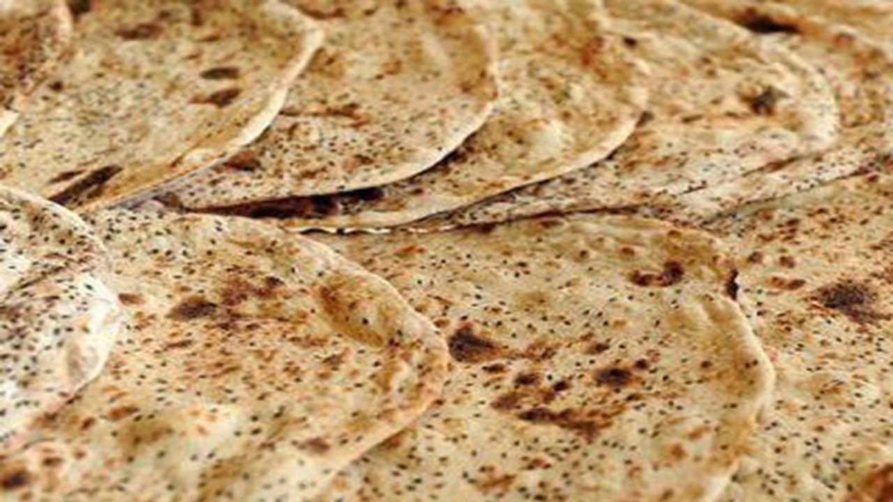 ۱۰۰ هزار قرص نان صلواتی در شیراز توزیع شد