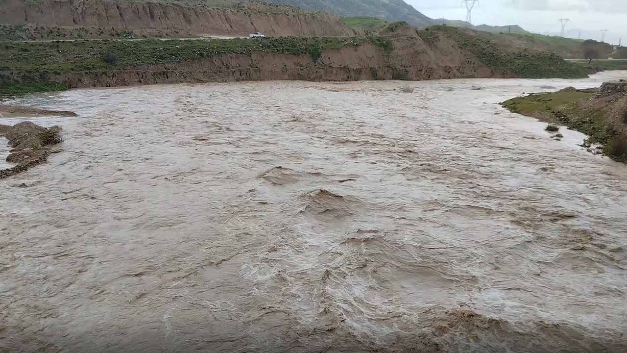 طغیان رودخانه روستای دم آب بر اثر بارندگی‌های بهاری + فیلم