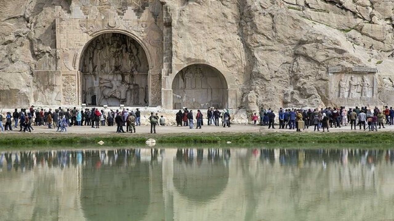 تاق بستان یکی از مهمترین جاذبه‌های تاریخی شهر کرمانشاه