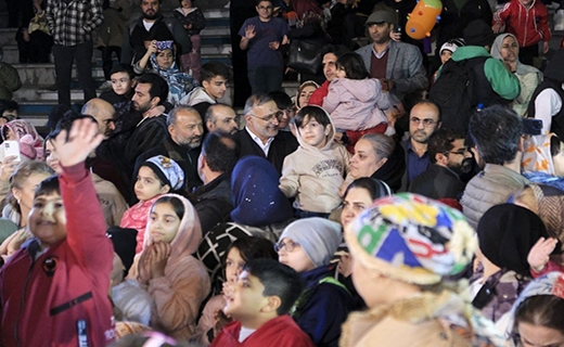 حضور مردم در جشنواره رمضان در پاک لاله