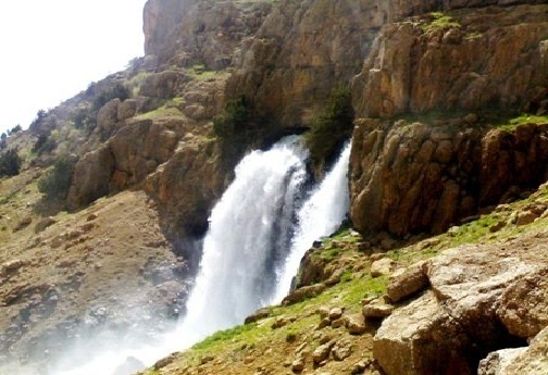 لرستان سومین حوزه پرآب کشور/ آبشار‌هایی که نوای صخره‌ها را می‌نوازند
