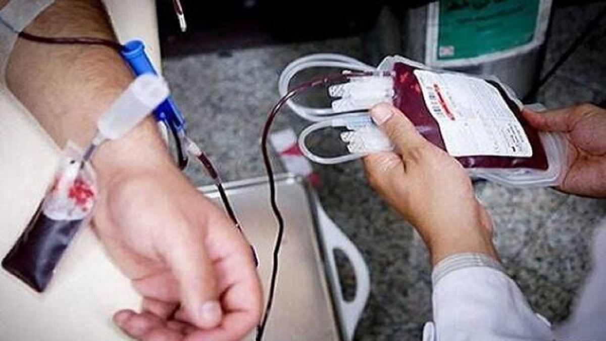 باشگاه خبرنگاران -استقرار اتوبوس سیار خون‌گیری در پارک شاهد کرمانشاه