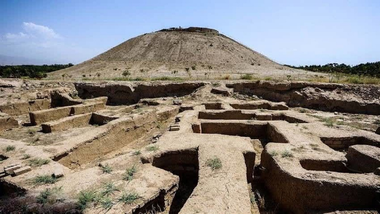 پاکسازی و آماده‌سازی محوطه تاریخی ازبکی برای استقبال از گردشگران نوروزی