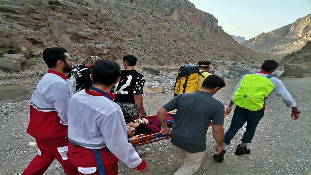 نجات بانو یزدی در ارتفاعات دره گاهان تفت