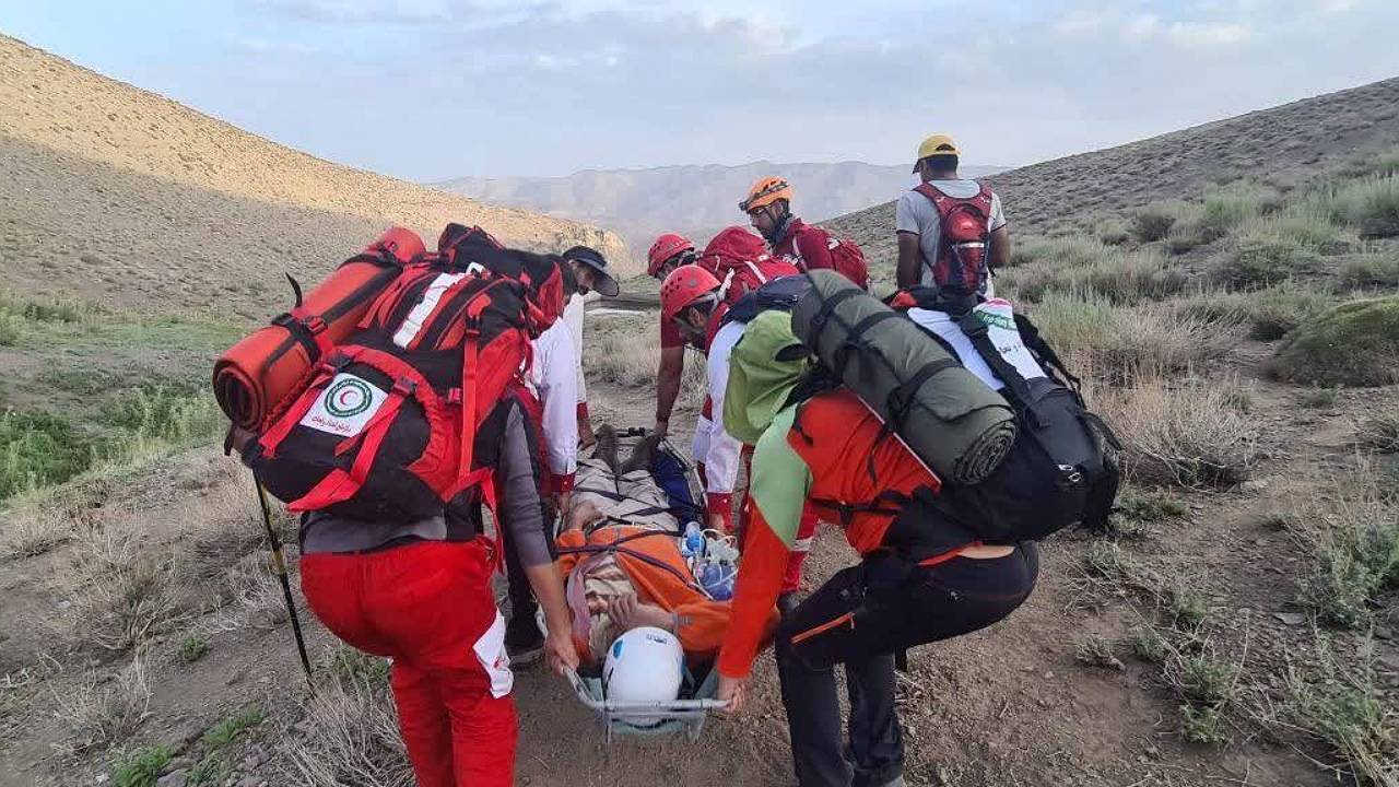 نجات دو کوهنورد در ارتفاعات شیرز لرستان