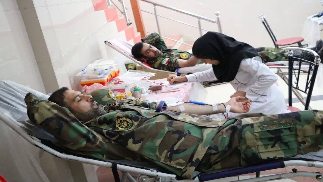 ارتشی‌ها در صف اهدای خون