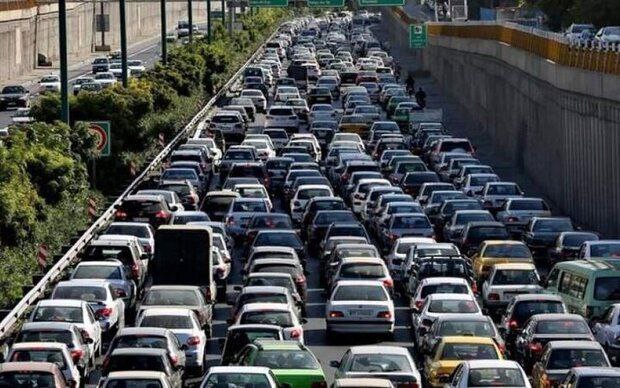 وضعیت ترافیکی شهر تهران / توقف درحاشیه معابر بزرگراهی ممنوع