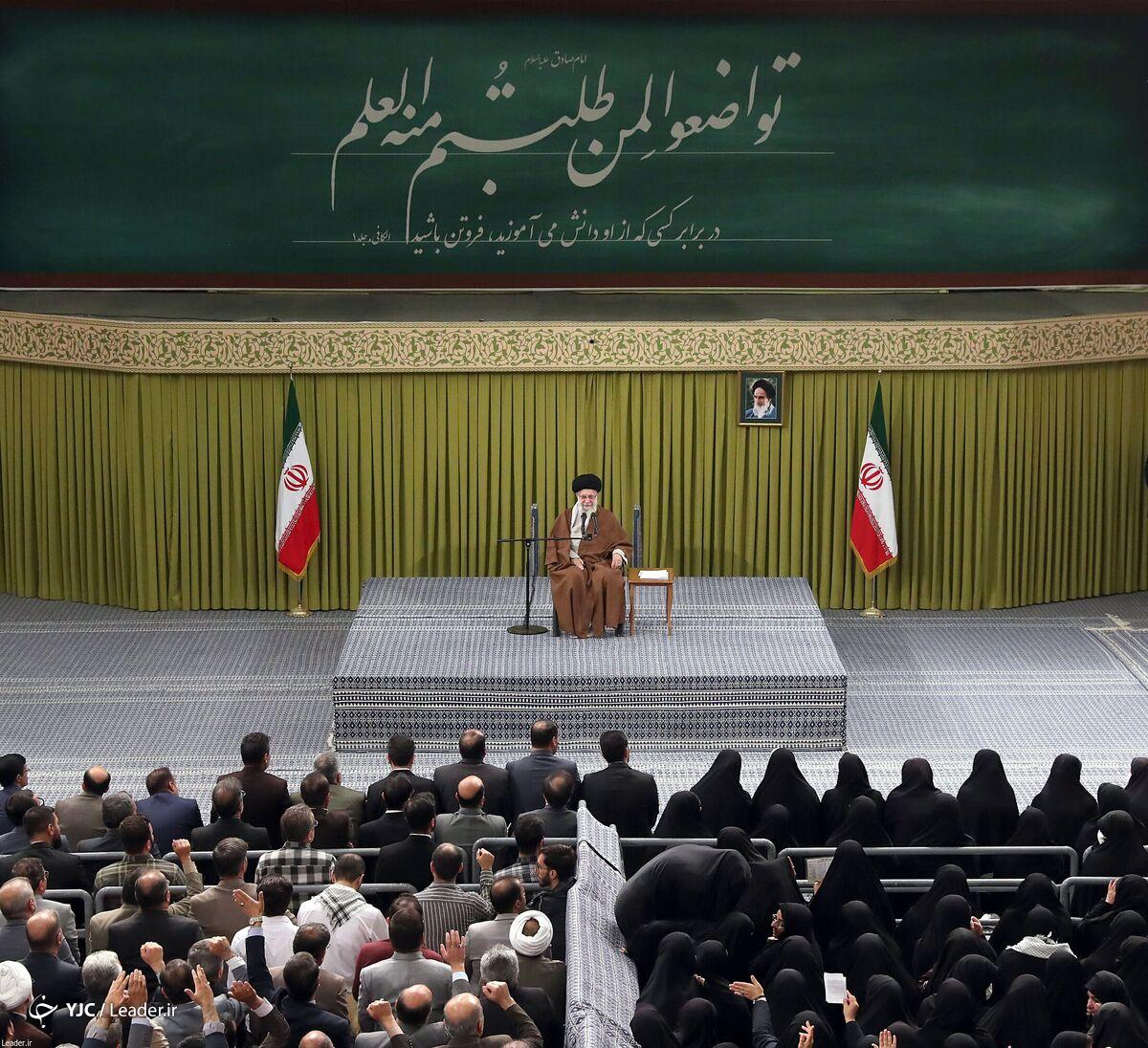 دیدار هزاران نفر از معلمان و فرهنگیان سراسر کشور با رهبر انقلاب اسلامی