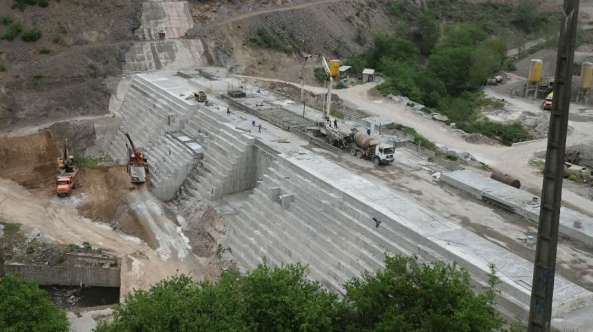 پیشرفت ۷۶ درصدی سد دیورش در شهرستان رودبار
