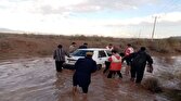 باشگاه خبرنگاران -امدادگران هلال احمر خواف به سرنشینان ۳۰ خودرو گرفتار سیلاب امدادرسانی کردند