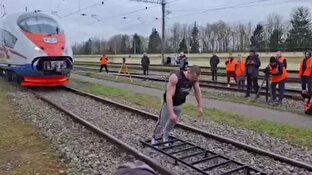 باشگاه خبرنگاران -کشیدن قطار توسط ورزشکار روس + فیلم