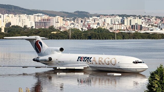 باشگاه خبرنگاران -سیل هواپیما‌ها و باند‌های فرودگاهی در جنوب برزیل را زیر آب برد + فیلم