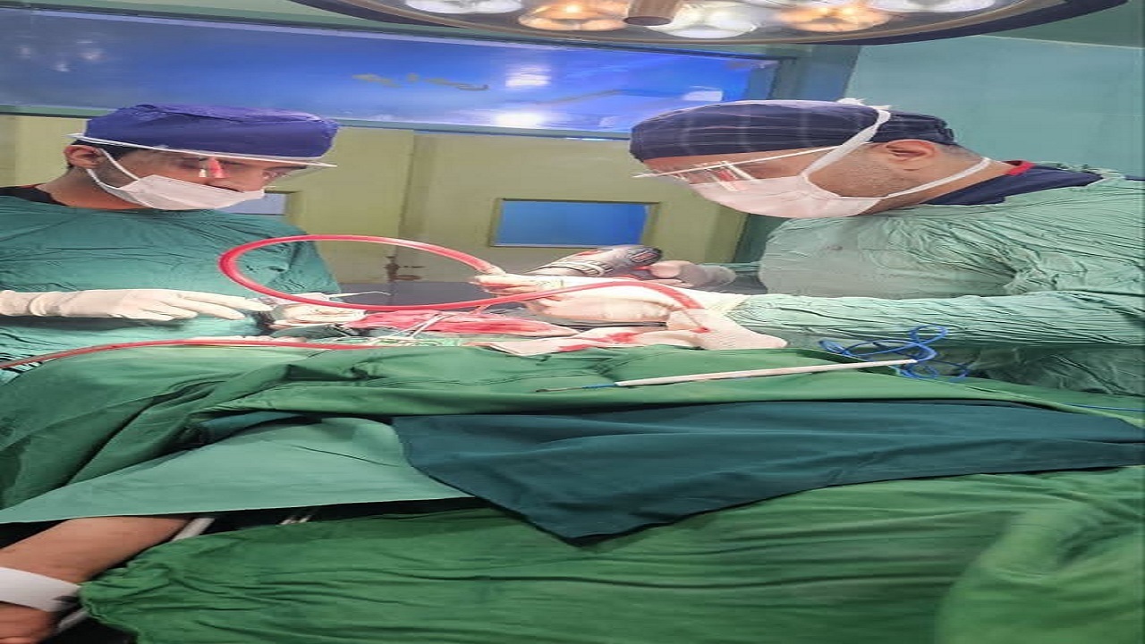 عمل جراحی موفقیت‌آمیز خونریزی مغزی کودک ۹ ساله در بیمارستان رازی سراوان