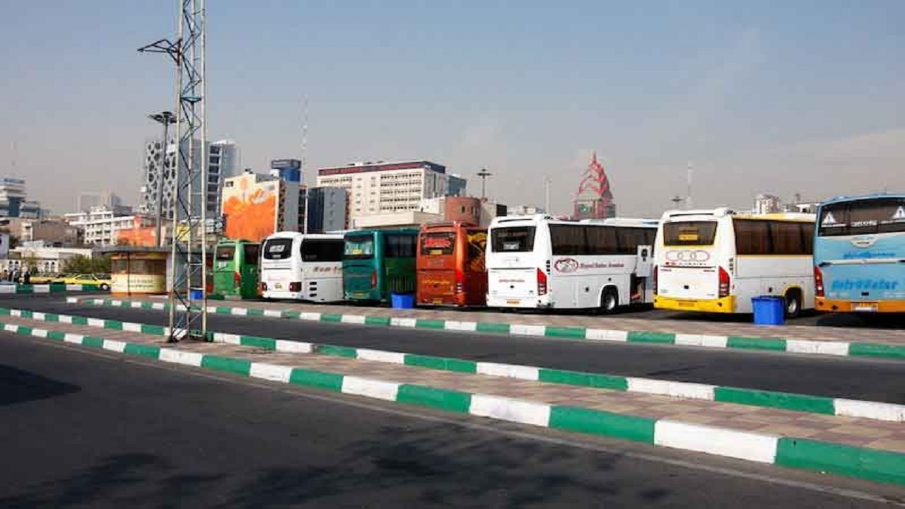 کمبود اتوبوس قم به اصفهان درددل مسافران شد