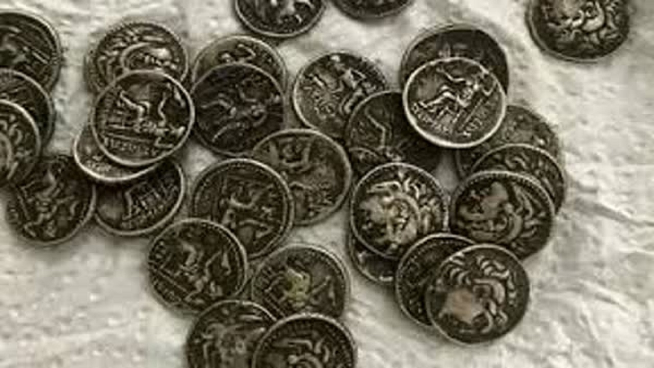 کشف هزار و ۷۶۰ عدد سکه فلزی تاریخی از منزل یک روستایی در مراغه