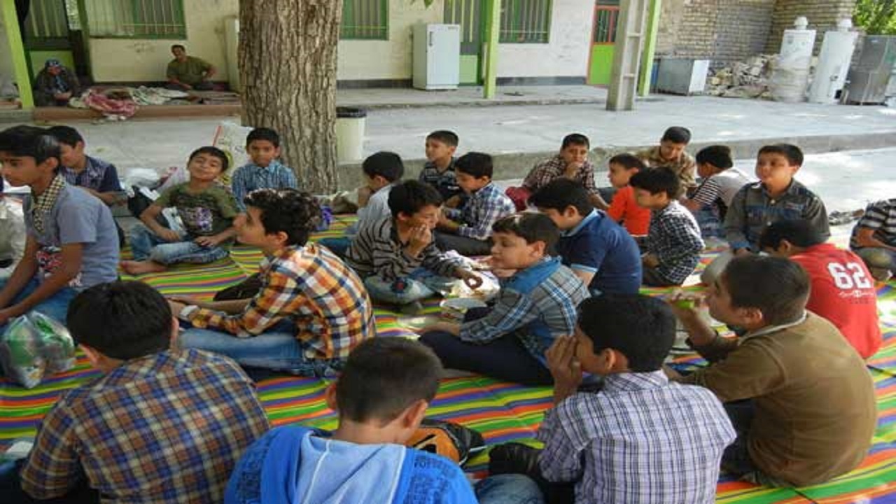 قابی خاطره انگیز از اردوی مذهبی و تفریحی نوجوانان در شهرک شهید کلاهدوز آزادشهر