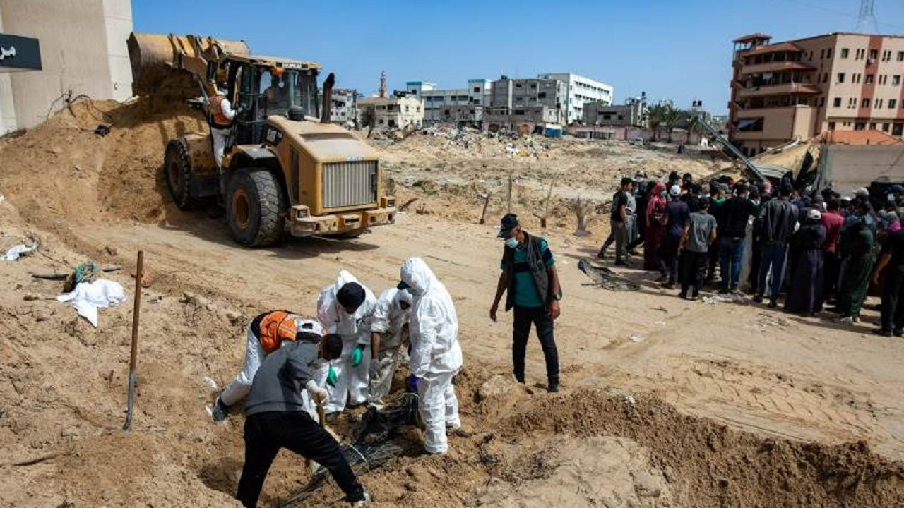 ۲۸۳ جسد از گور دسته جمعی در بیمارستان «ناصر» غزه خارج شد
