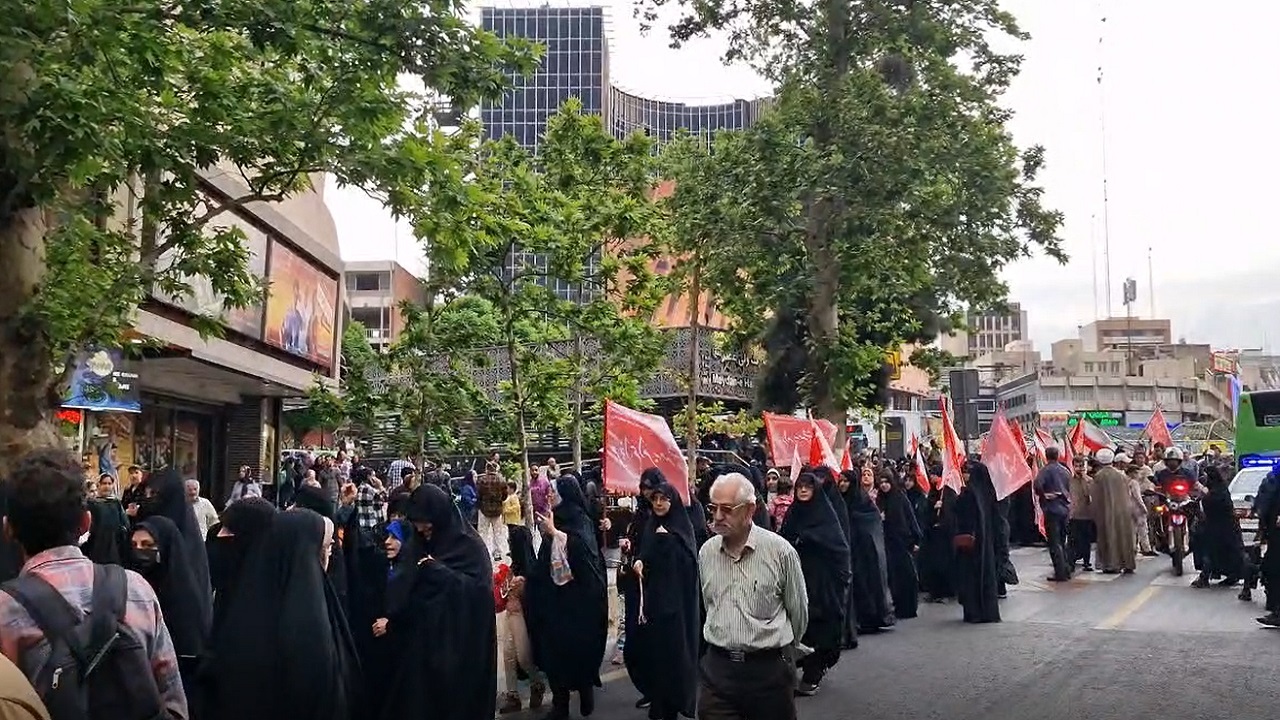 تجمع بانوان تهرانی در حمایت از طرح مقابله با بدحجابی + فیلم