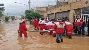 امداد رسانی هلال احمر اصفهان به ۲۴۵ فرد گرفتار در سیلاب