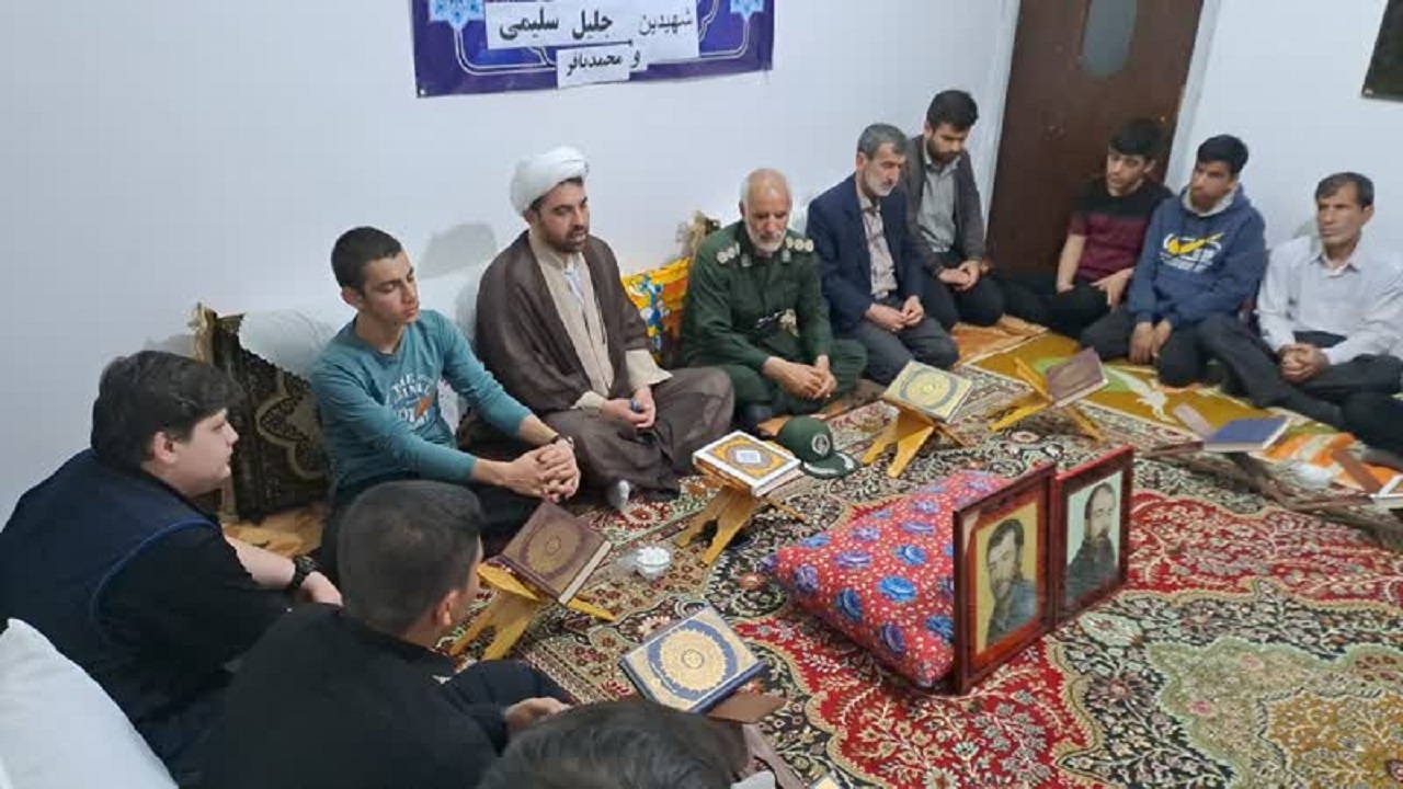 برگزاری محفل انس با قرآن کریم در منزل شهیدان خلیل سلیمی و محمدباقر سلیمی + تصاویر