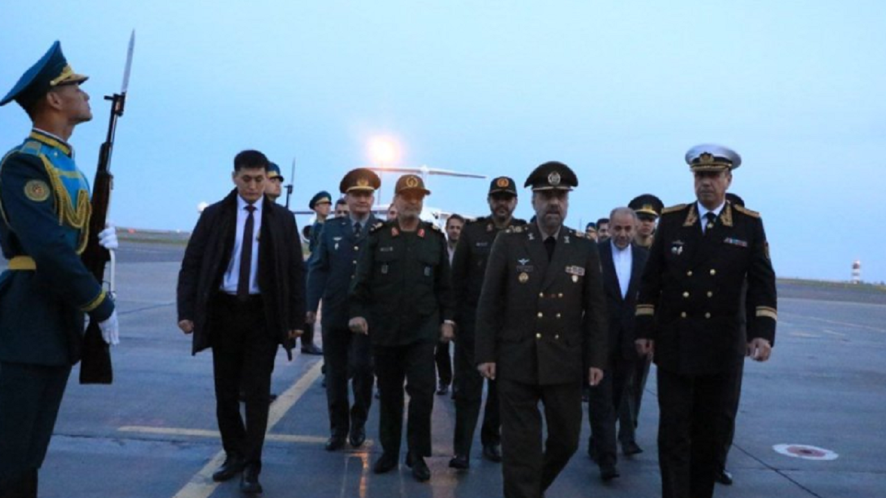 وزیر دفاع جمهوری اسلامی ایران وارد قزاقستان شد