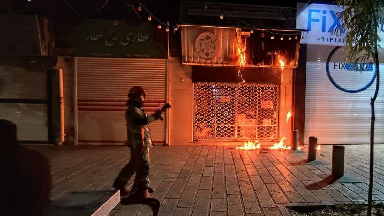 آتش سوزی مغازه شیرینی فروشی در قزوین
