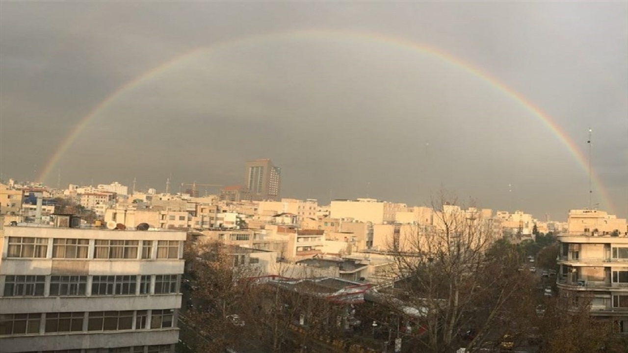 رخ نمایی رنگین کمان در آسمان شهرکرد پس از بارش باران + فیلم