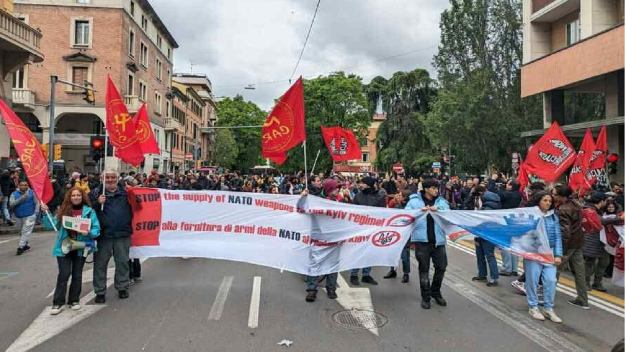 راهپیمایی در ایتالیا علیه سیاست‌های نظامی‌گری غرب