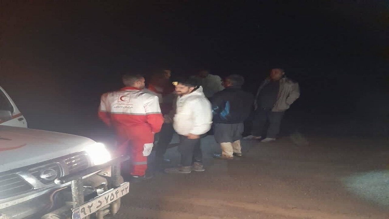 نجات ۹ گرفتار در سیلاب شهرستان سرایان