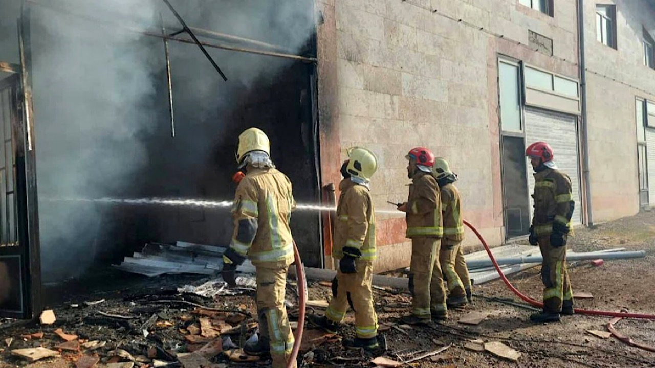 آتش‌سوزی گسترده یک کارگاه 2000 متری در جنوب تهران