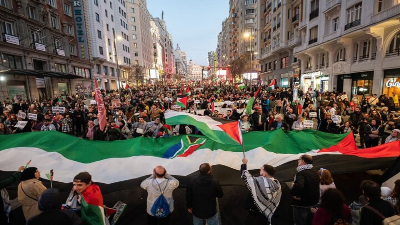 تظاهرات گسترده مردم اسپانیا در حمایت از مردم غزه + فیلم