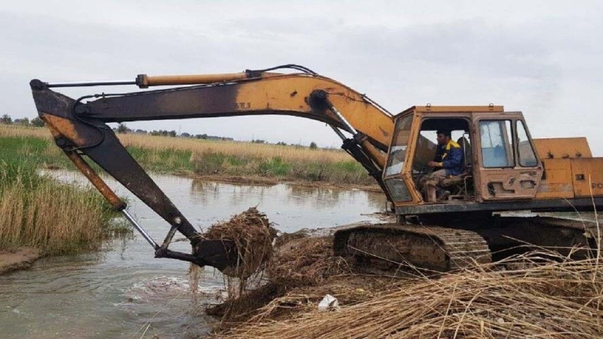 باشگاه خبرنگاران -آغاز عملیات لایروبی و بهسازی انهار سنتی در روستای ابوشانک آبادان