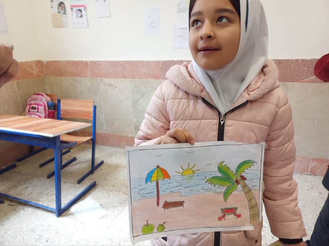 کشیدن نقاشی توسط دانش آموزان