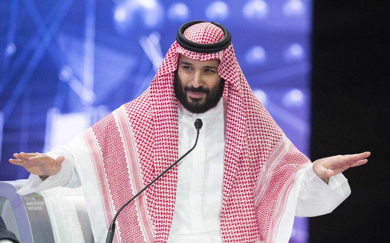 محمد بن سلمان در لباس عربی