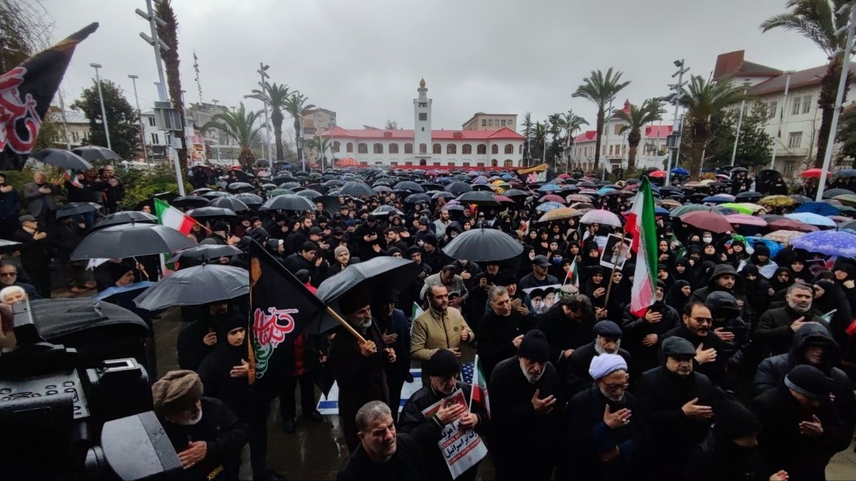 باشگاه خبرنگاران -سیل اشک گیلانیان در سوگ شهادت رهبر معظم انقلاب + فیلم