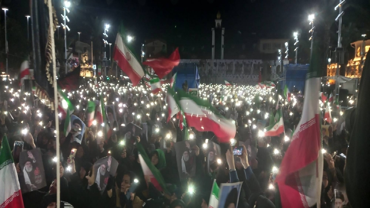 باشگاه خبرنگاران -بی قراری مردم رشت در سومین شب شهادت امام امت + عکس و فیلم