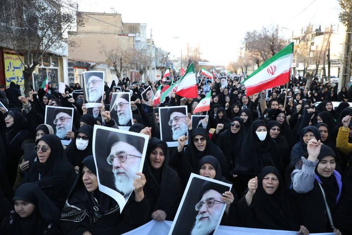 باشگاه خبرنگاران -اجتماع مردمی در سوگ قائد امت همراه با تشییع پیکر مطهر شهید + فیلم و عکس