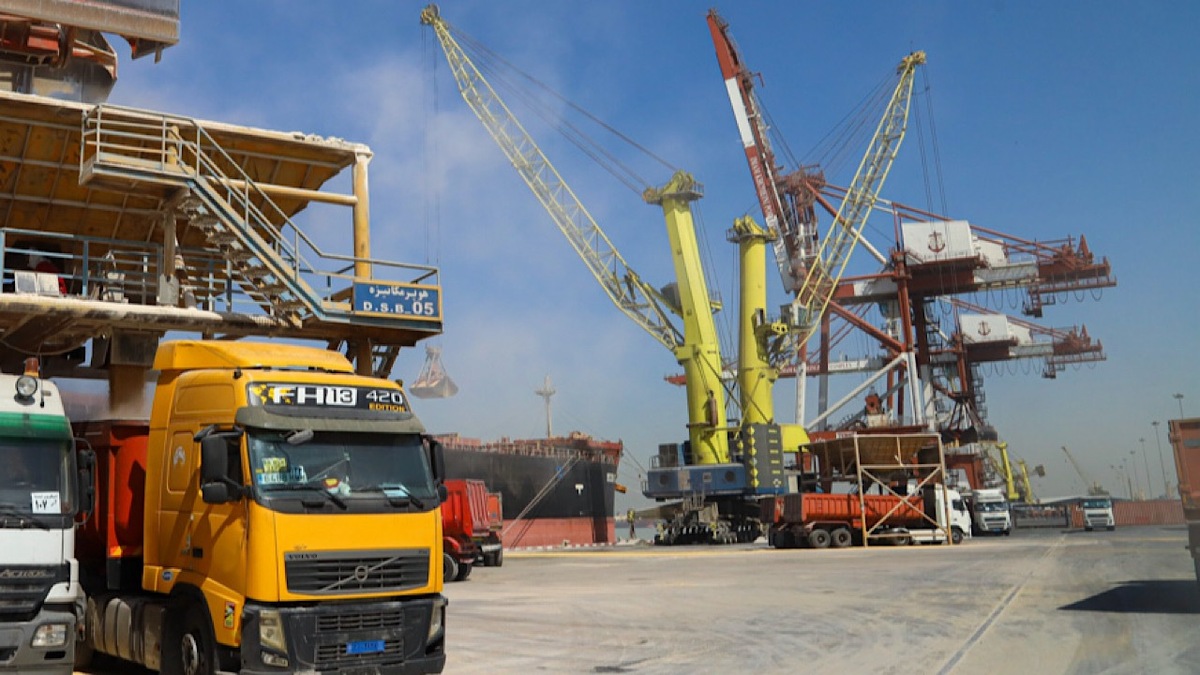 باشگاه خبرنگاران -رکورد ترخیص روزانه کالا‌های اساسی از گمرک بندر امام شکسته شد