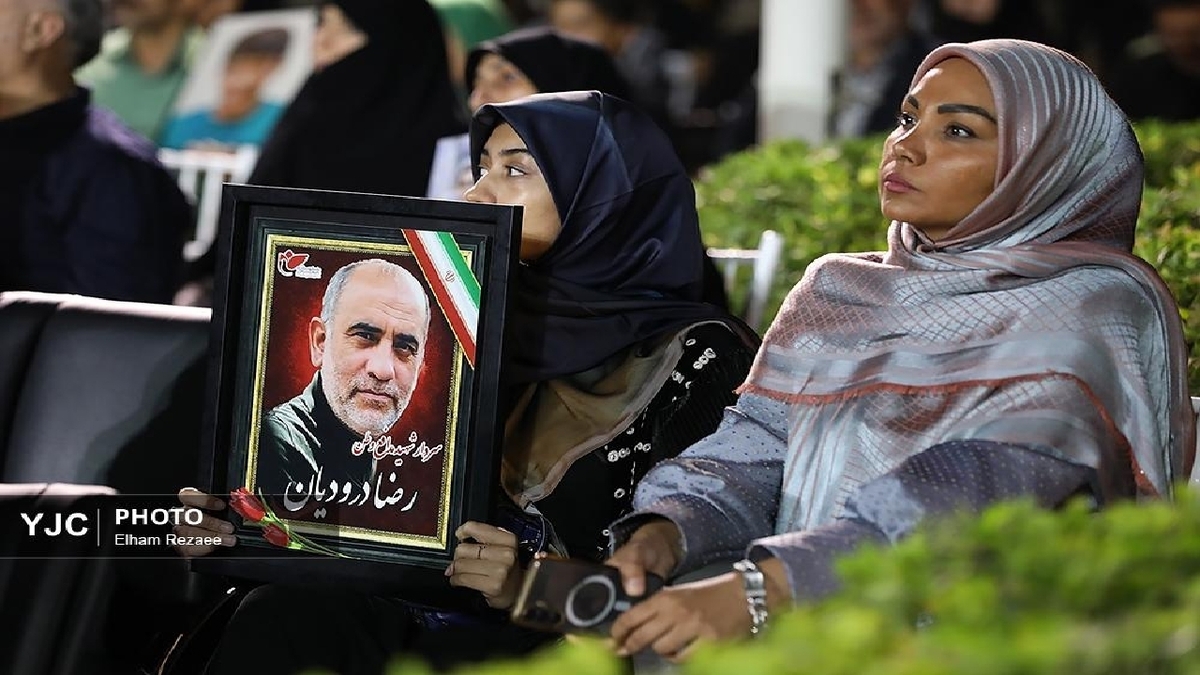 باشگاه خبرنگاران -بالای سرمان موشک می‌زنند و ما فریاد الله اکبر سر می‌دهیم/ رمز موفقیت ما ایرانیان اتحاد است