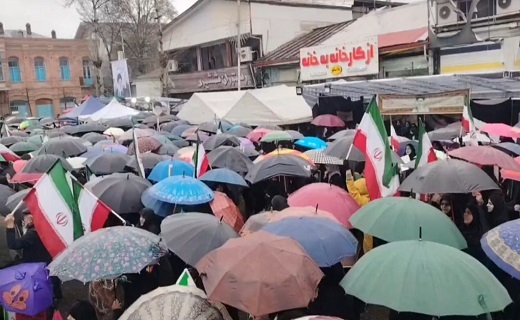 بیعت با سومین رهبر انقلاب اسلامی زیر باران در گیلان + فیلم و تصاویر