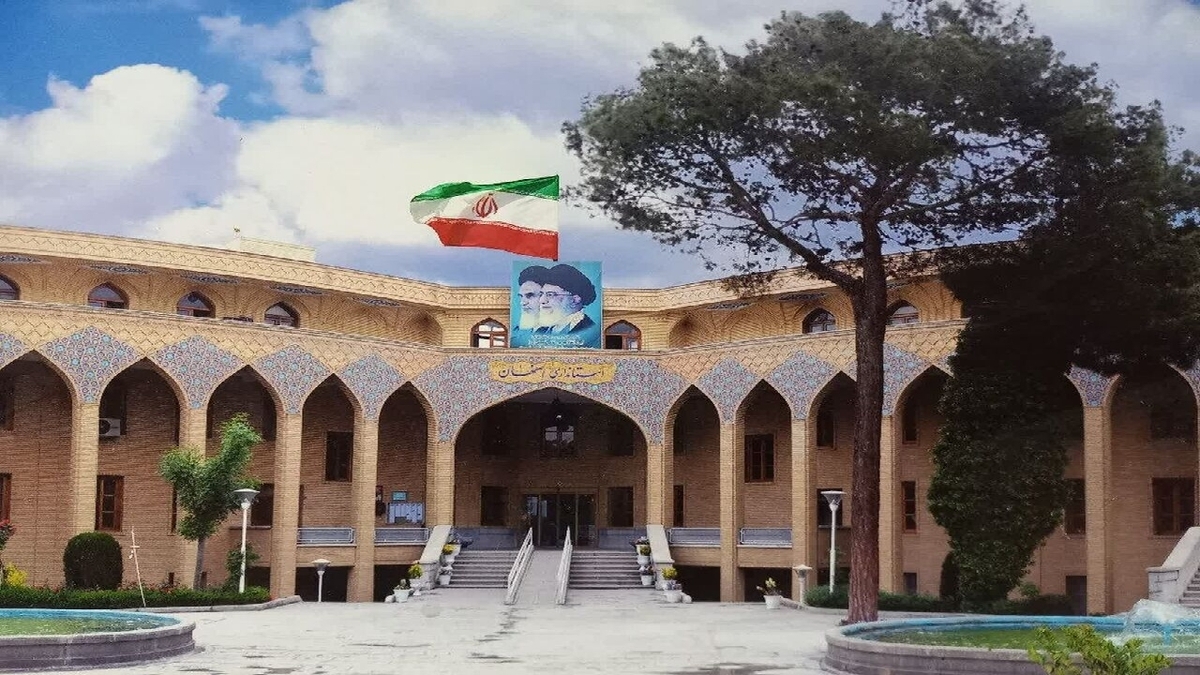 باشگاه خبرنگاران -تماس تلفنی وزیر کشور با استاندار اصفهان در پی حمله هوایی به استانداری