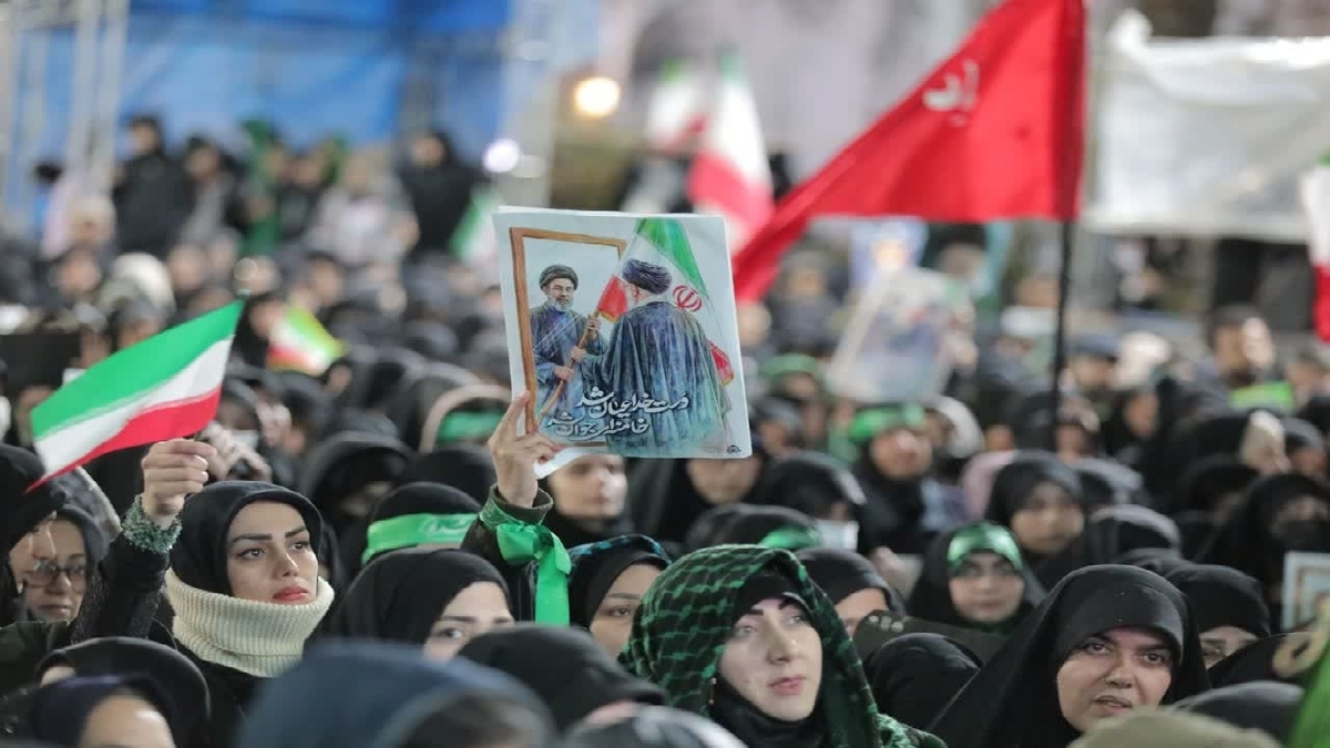 باشگاه خبرنگاران -جلوه ای  از عزاداریهای شب قدر در میدان + تصاویر