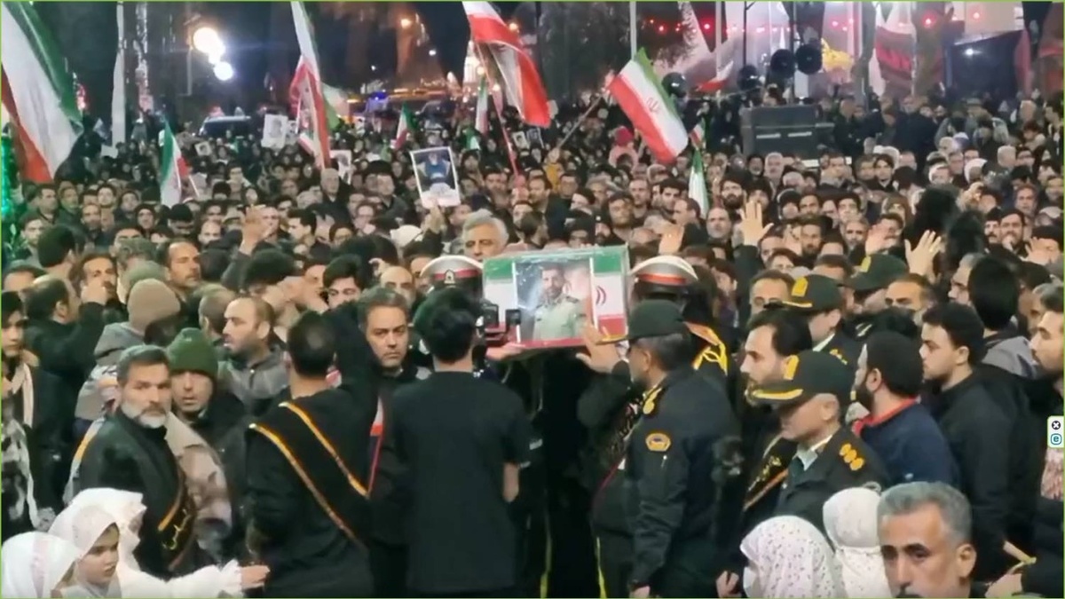 باشگاه خبرنگاران -مراسم وداع با پیکر مطهر شهید فراجا میثم گوهری در آران و بیدگل + فیلم