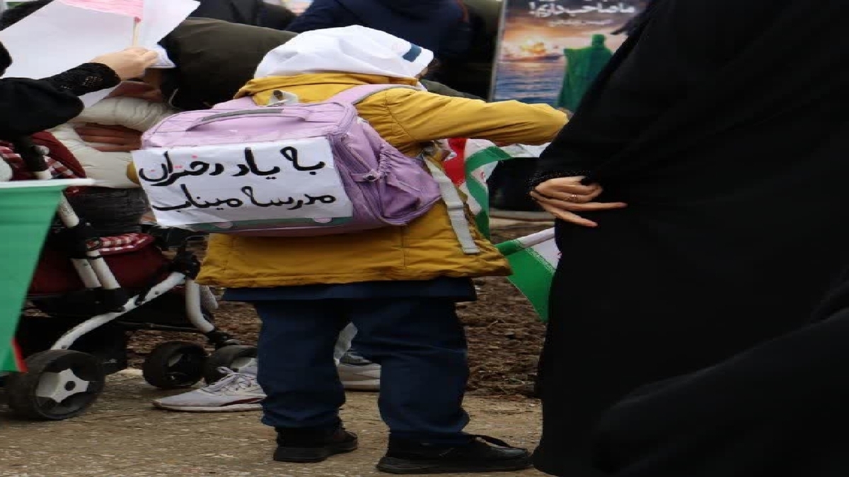 باشگاه خبرنگاران -به یاد دختران میناب ؛  حضور دانش آموزان گیلانی با لباس مدرسه